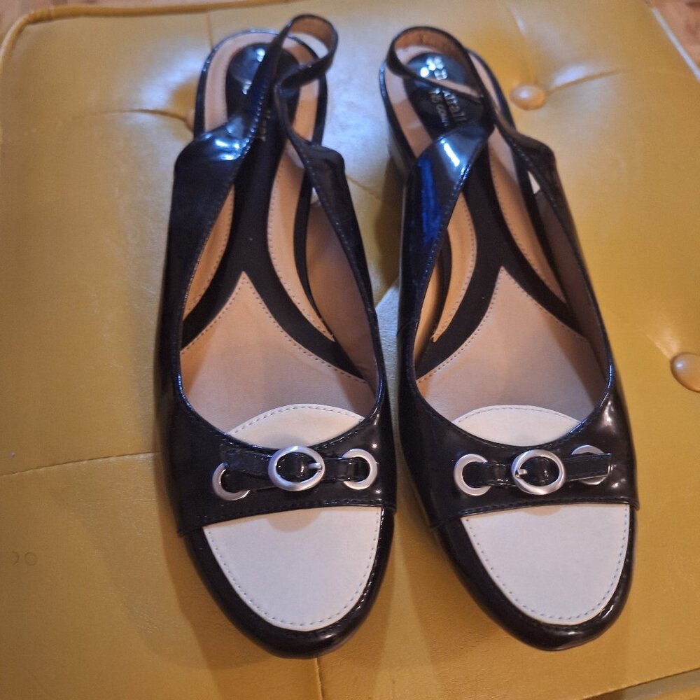WOMAN NATURIALZER SHOES.
